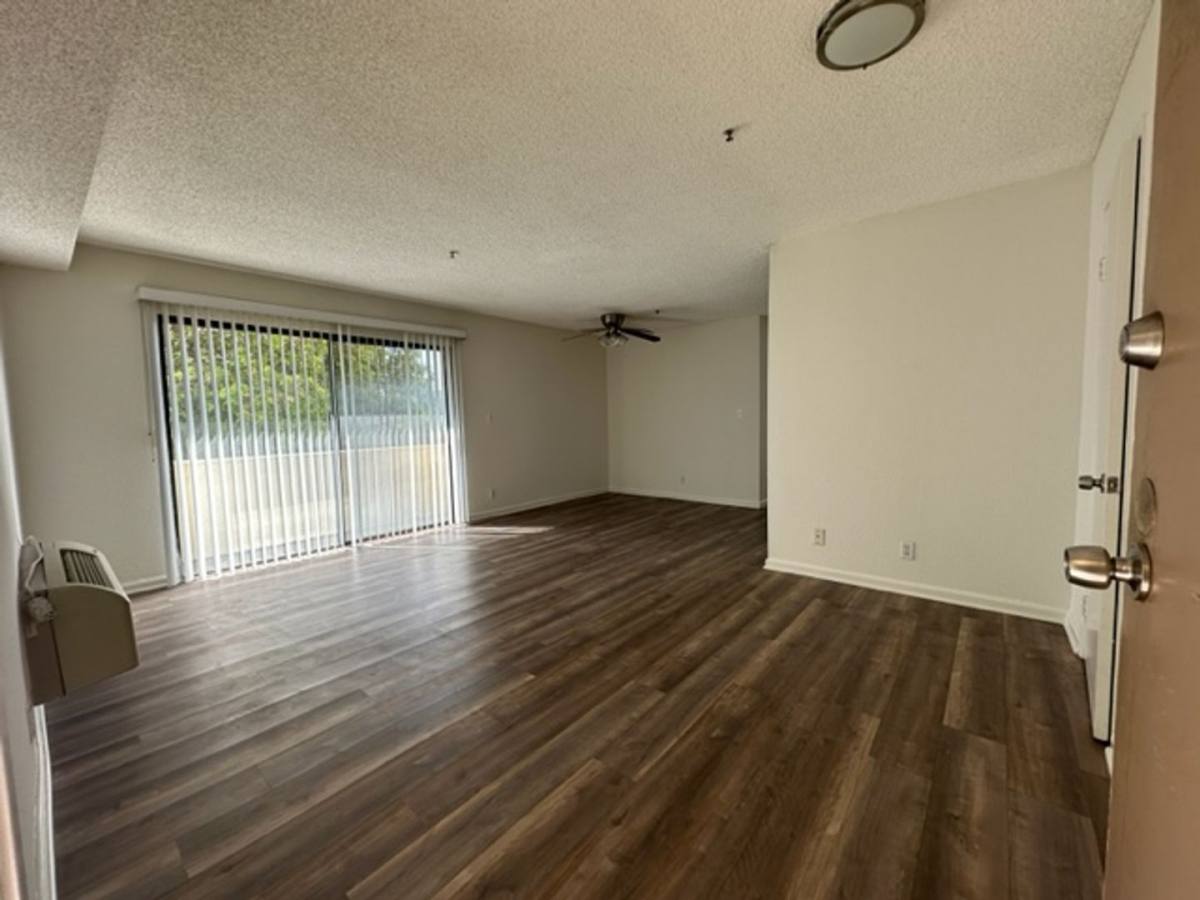 Apartment for rent at 10323 Woodbine St, Los Angeles, CA 90034