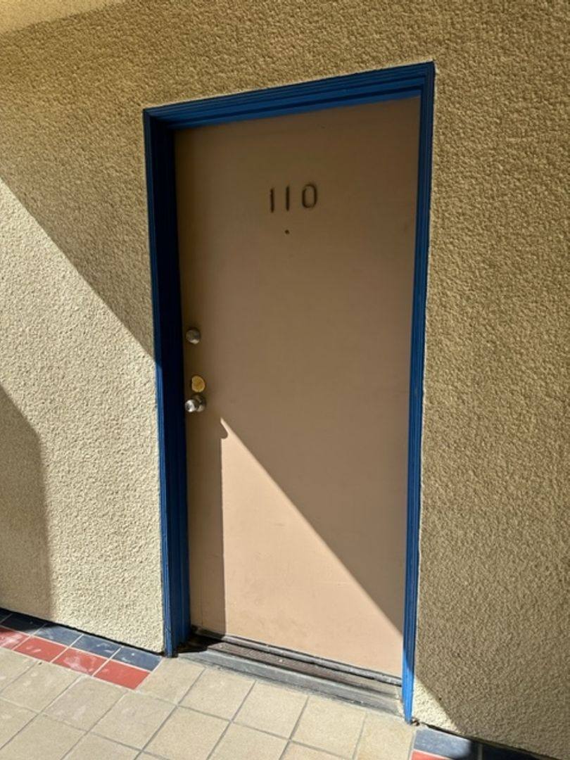 Apartment for rent at 10323 Woodbine St, Los Angeles, CA 90034