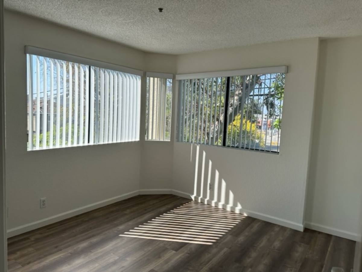 Apartment for rent at 10323 Woodbine St, Los Angeles, CA 90034