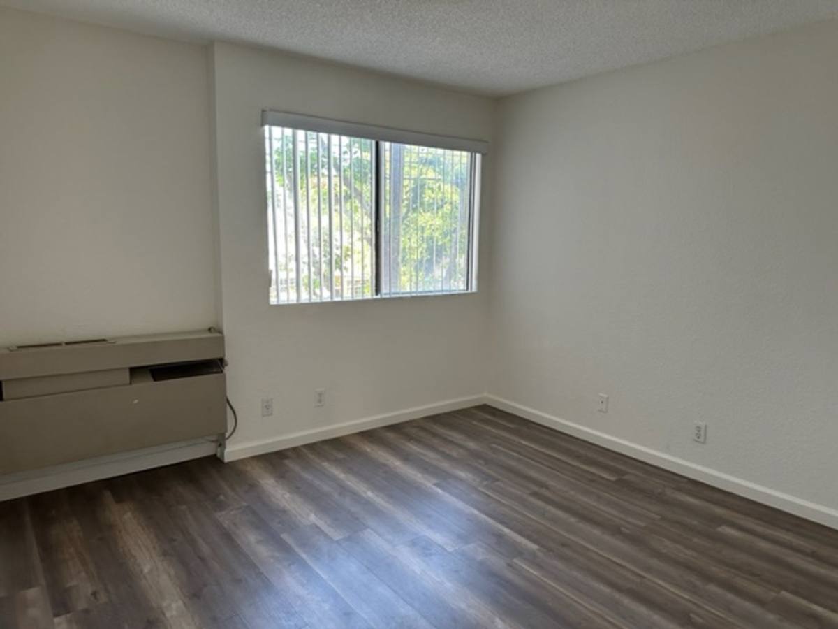 Apartment for rent at 10323 Woodbine St, Los Angeles, CA 90034