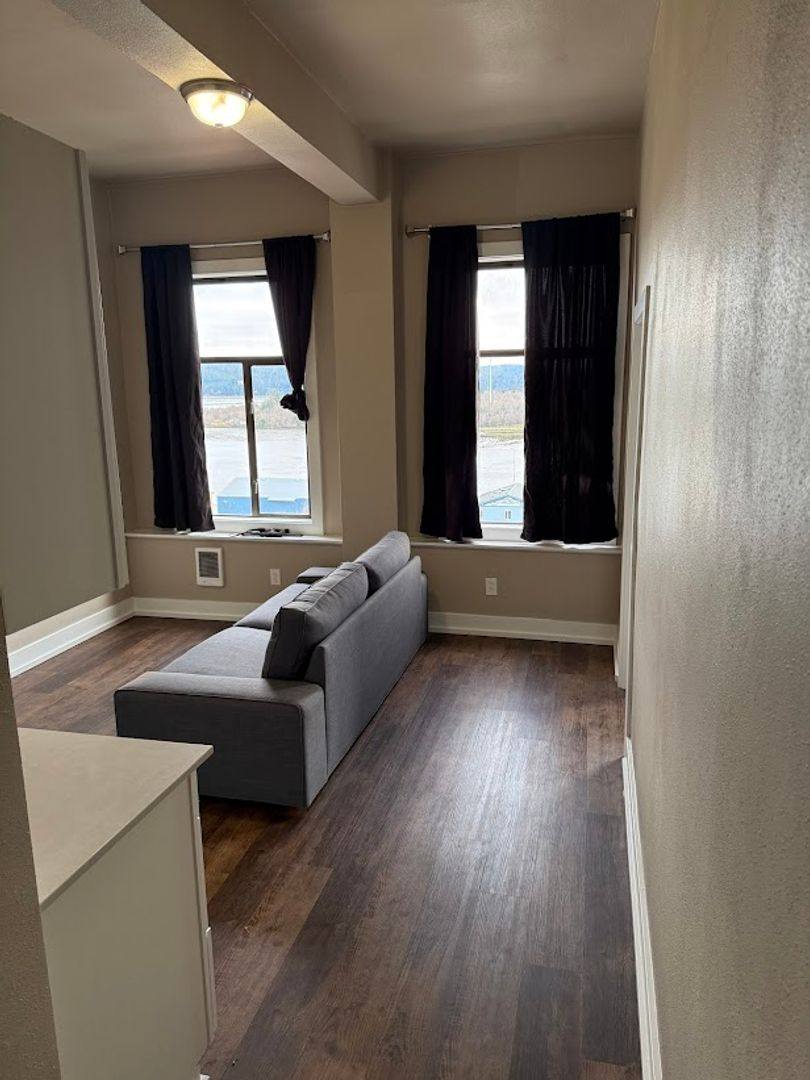 Apartment for rent at 275 N Broadway, Coos Bay, OR 97420