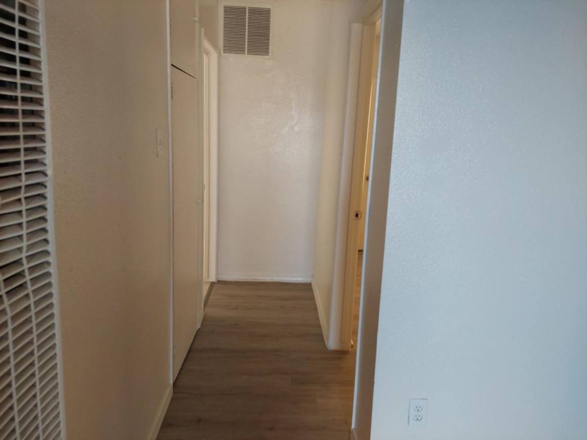 Apartment for rent at 511-517 E Fredricks, Barstow, CA 92311