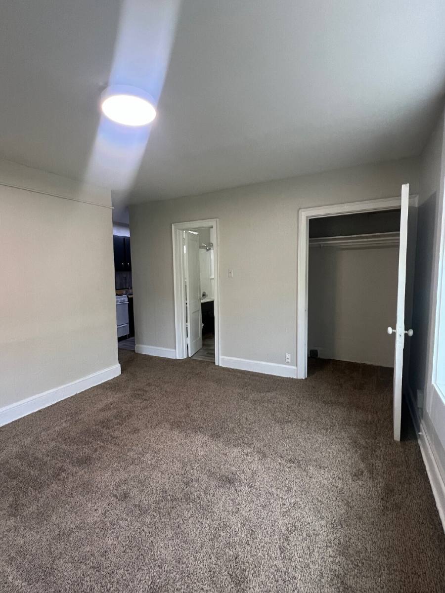 Apartment for rent at 1120 Polk Blvd #412, Des Moines, IA 50311