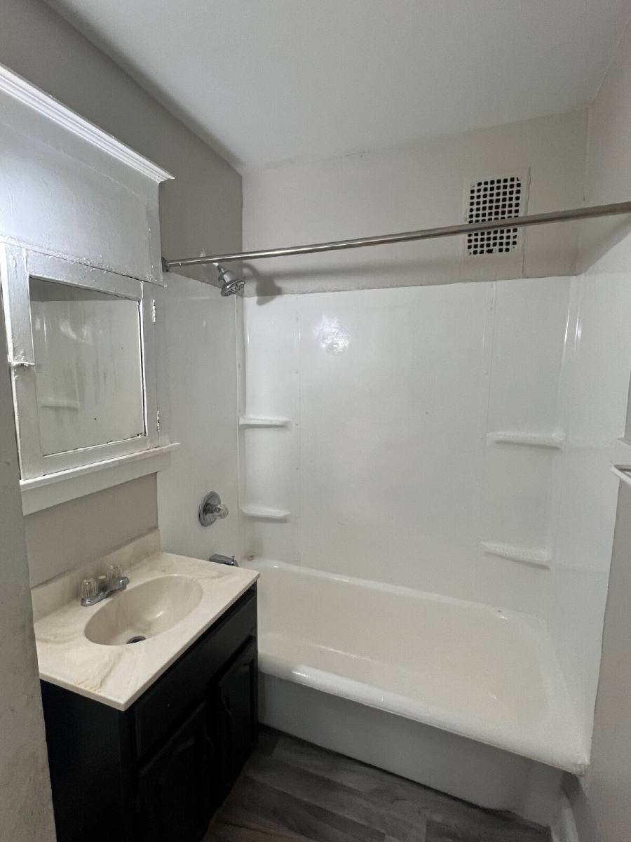 Apartment for rent at 1120 Polk Blvd #412, Des Moines, IA 50311