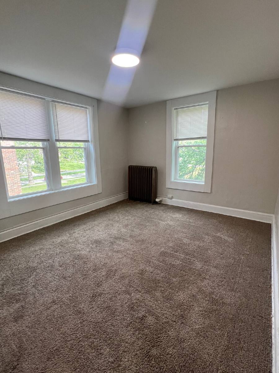 Apartment for rent at 1120 Polk Blvd #412, Des Moines, IA 50311