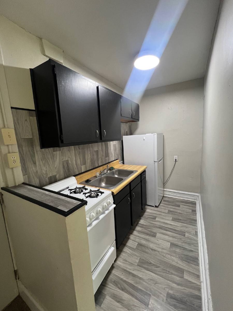 Apartment for rent at 1120 Polk Blvd #412, Des Moines, IA 50311