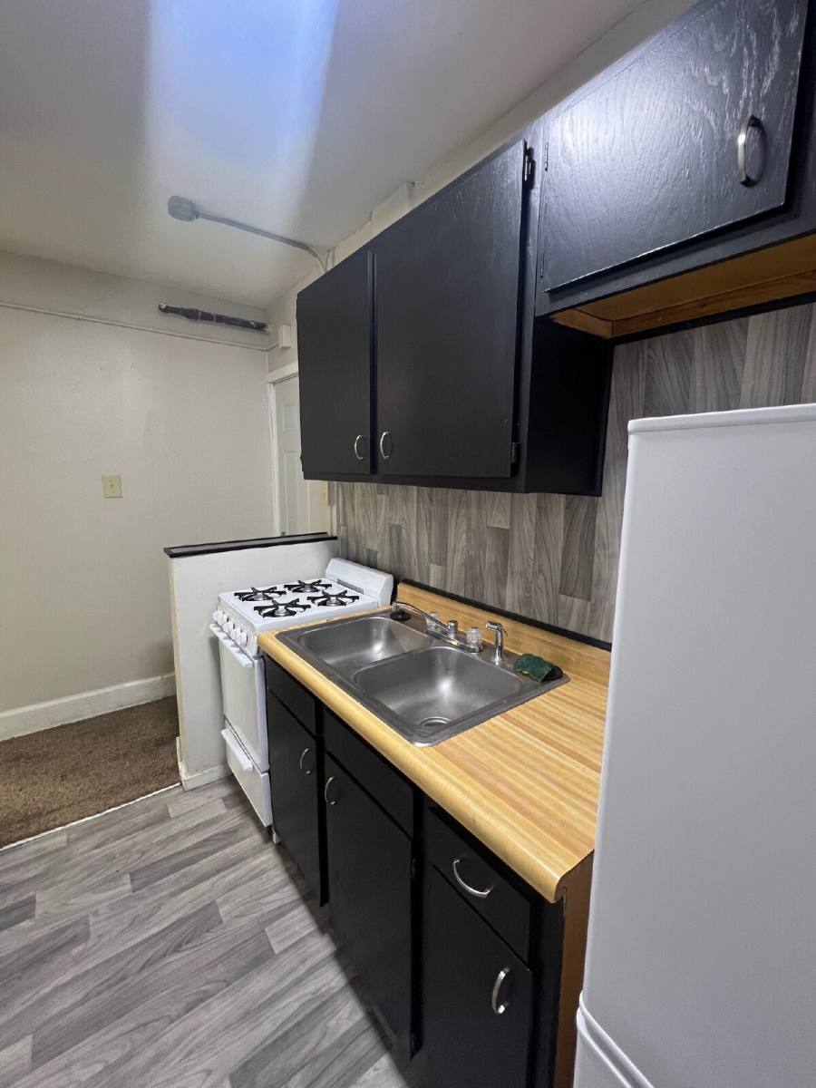 Apartment for rent at 1120 Polk Blvd #412, Des Moines, IA 50311