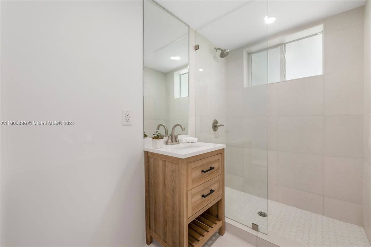 House for rent at 2811 SW 65th Ave, Miami, FL 33155