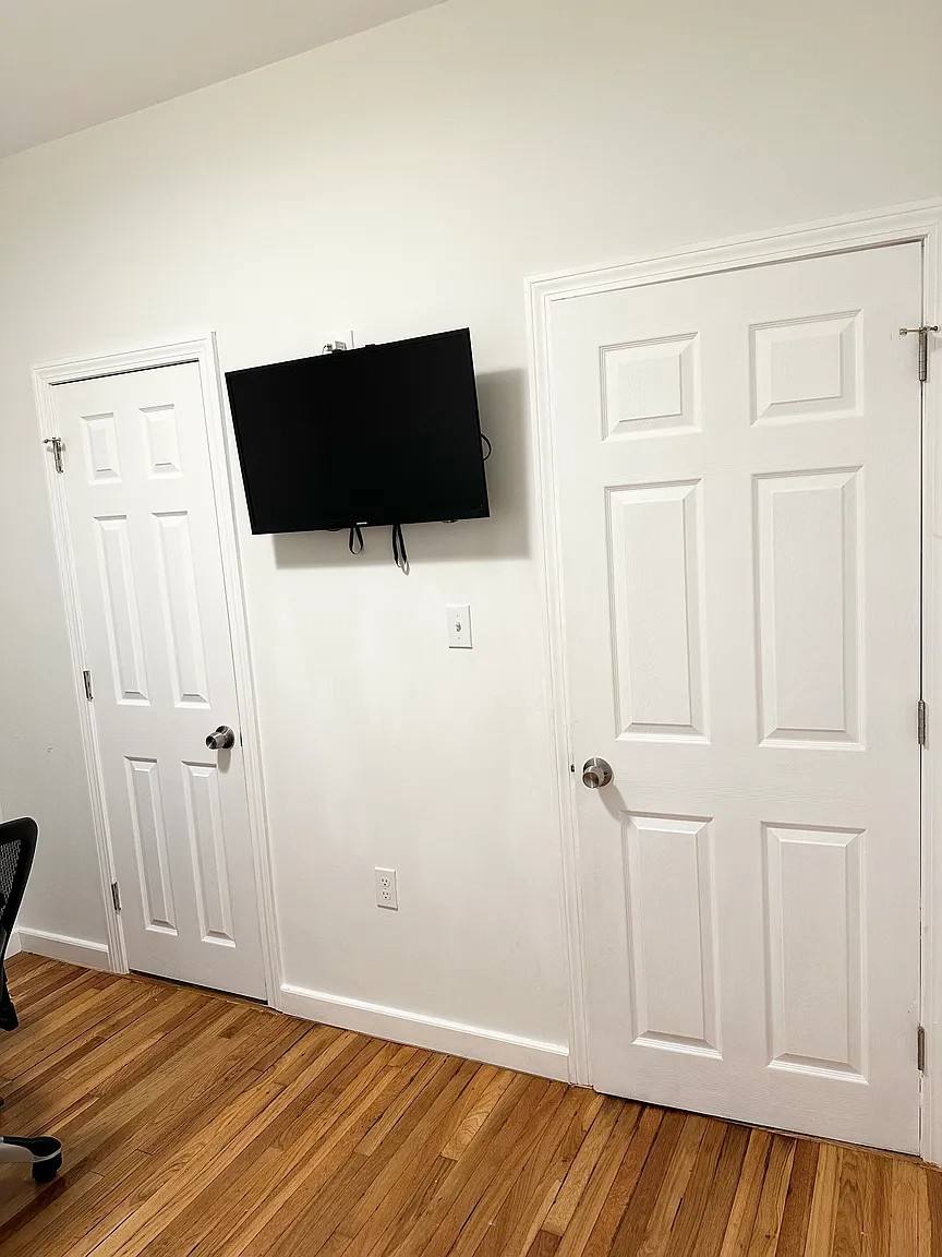 Apartment for rent at 14 Victory Rd #2, Dorchester, MA 02122