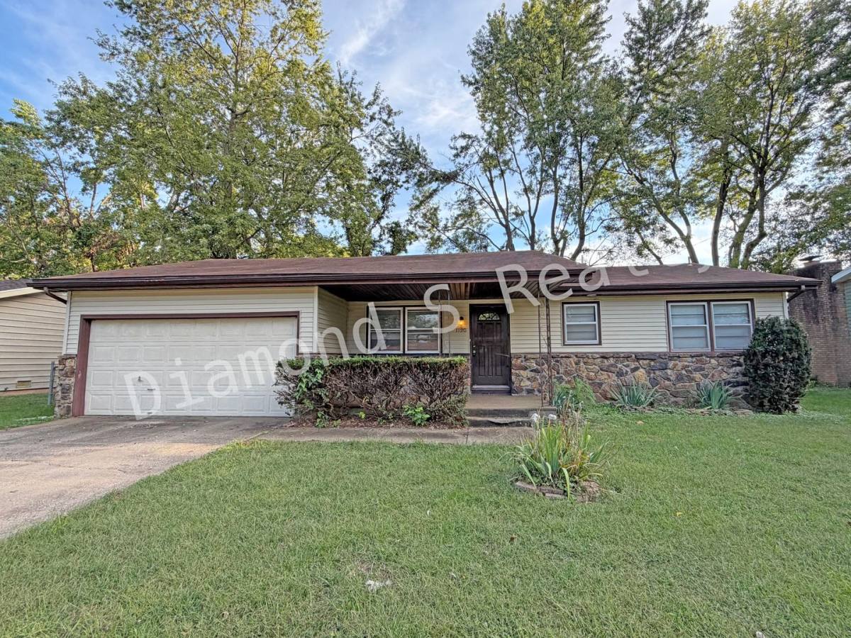 House for rent at 1120 W Morningside St, Springfield, MO 65807