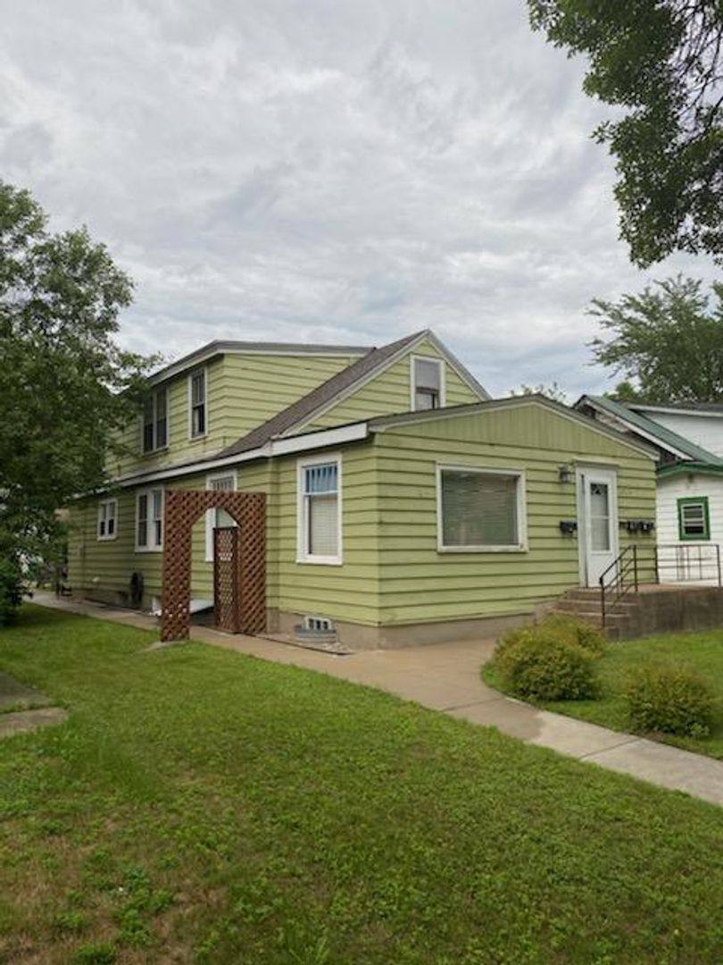 Apartment for rent at 2023 7th Ave E, Hibbing, MN 55746