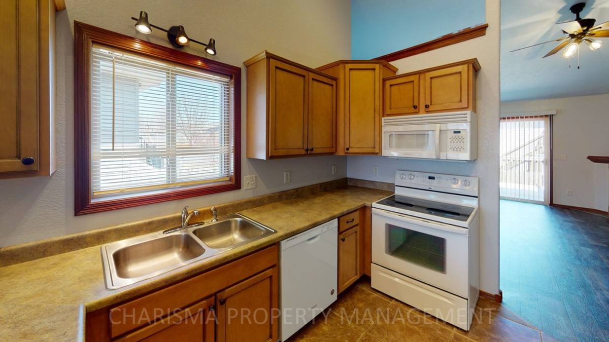 Townhouse for rent at 5600 W Bakker Park Dr, Sioux Falls, SD 57106