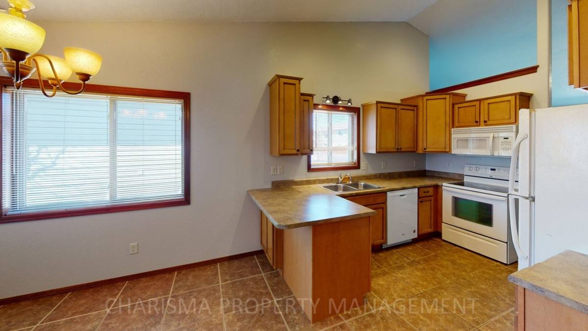 Townhouse for rent at 5600 W Bakker Park Dr, Sioux Falls, SD 57106