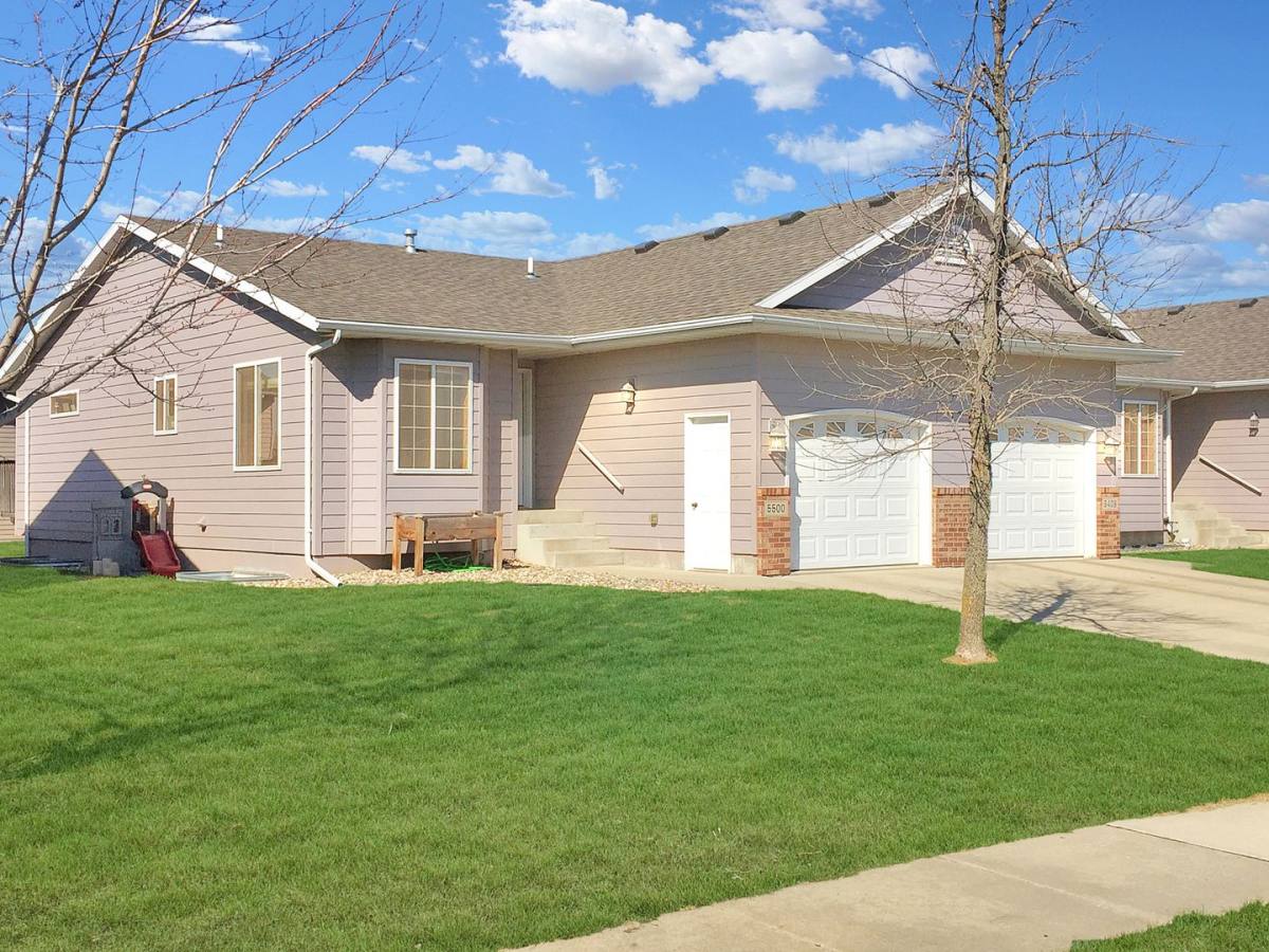 Townhouse for rent at 5600 W Bakker Park Dr, Sioux Falls, SD 57106