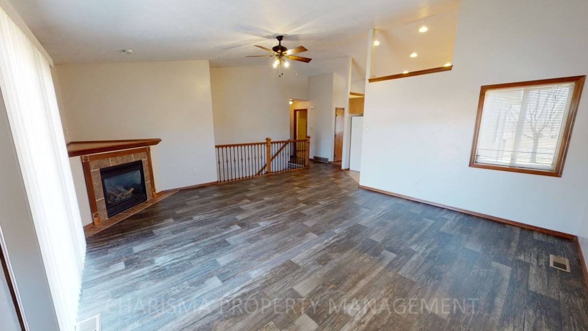 Townhouse for rent at 5600 W Bakker Park Dr, Sioux Falls, SD 57106