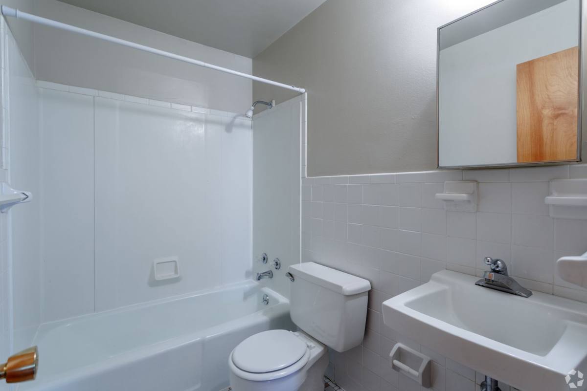 Apartment for rent at 7670 N Euclid Ave, Kansas City, MO 64118