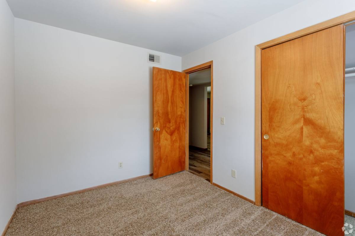 Apartment for rent at 7670 N Euclid Ave, Kansas City, MO 64118