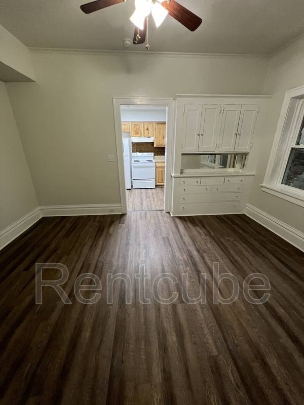 Apartment for rent at 243 W 11th St #6, Dubuque, IA 52001