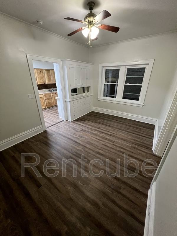 Apartment for rent at 243 W 11th St #6, Dubuque, IA 52001
