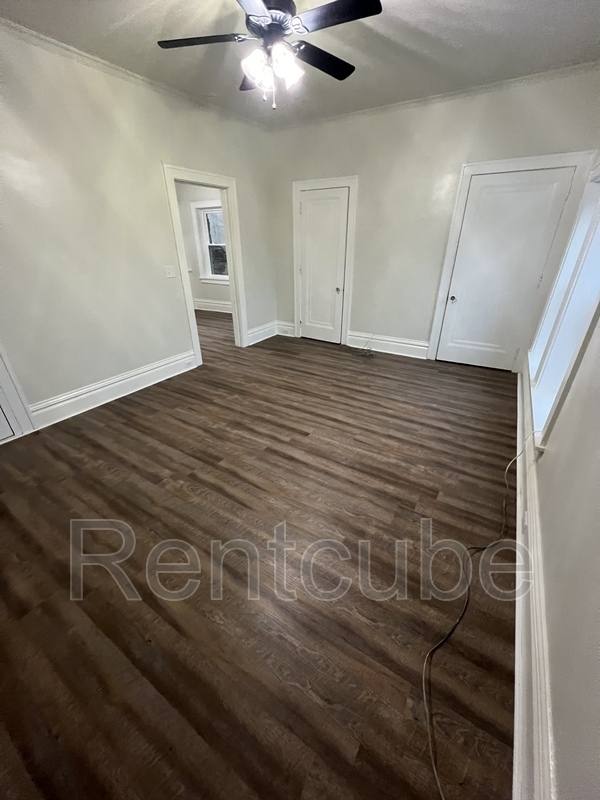Apartment for rent at 243 W 11th St #6, Dubuque, IA 52001