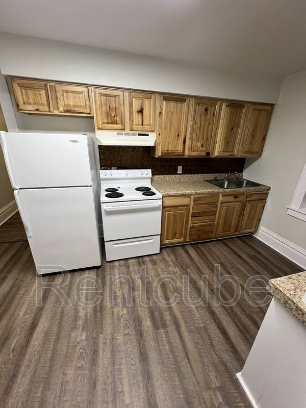 Apartment for rent at 243 W 11th St #6, Dubuque, IA 52001