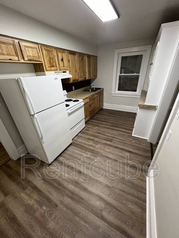 Apartment for rent at 243 W 11th St #6, Dubuque, IA 52001
