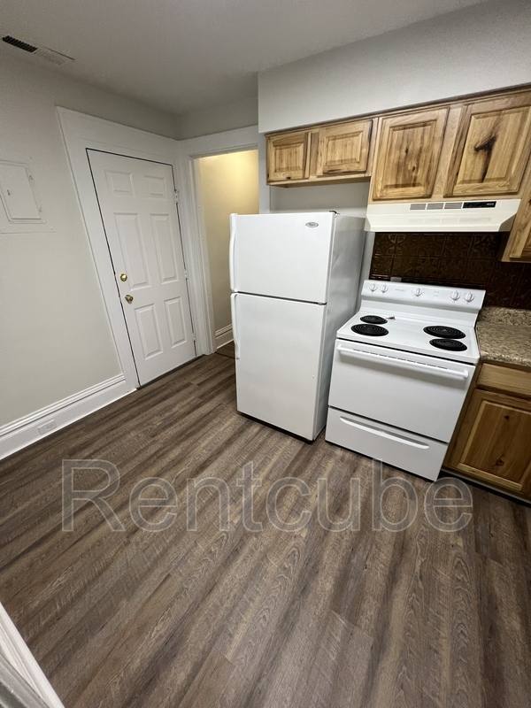 Apartment for rent at 243 W 11th St #6, Dubuque, IA 52001