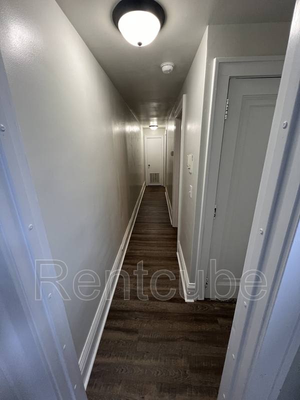Apartment for rent at 243 W 11th St #6, Dubuque, IA 52001