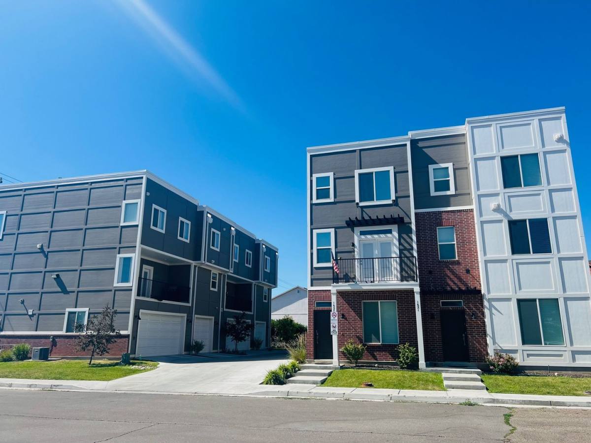 Townhouse for rent at 1615 S 2000 W, Syracuse, UT 84075