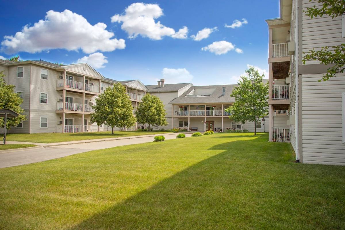 3131 N Squirrel Rd, Auburn Hills, MI 48326 - Apartment For Rent - Image 2