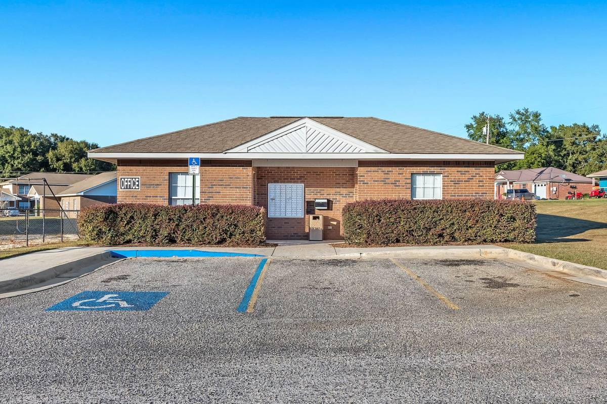 Apartment for rent at 22611 Mattingly St, Robertsdale, AL 36567