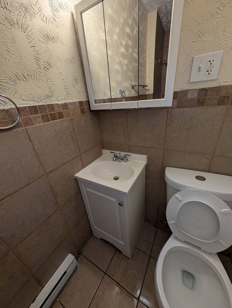 Apartment for rent at 136 N Longwood St, Rockford, IL 61107