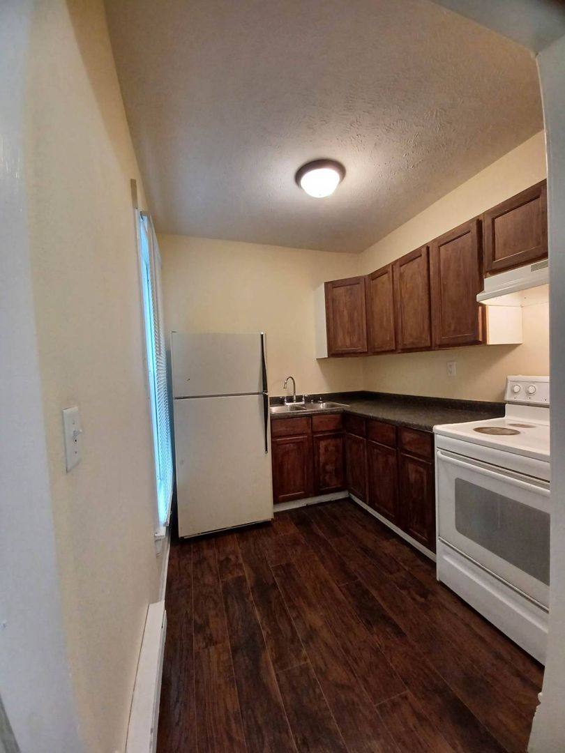 Apartment for rent at 136 N Longwood St, Rockford, IL 61107