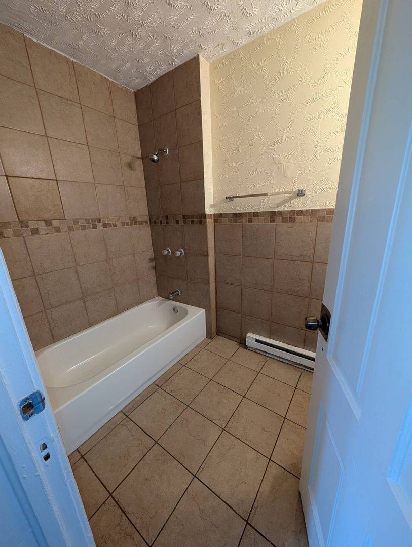 Apartment for rent at 136 N Longwood St, Rockford, IL 61107
