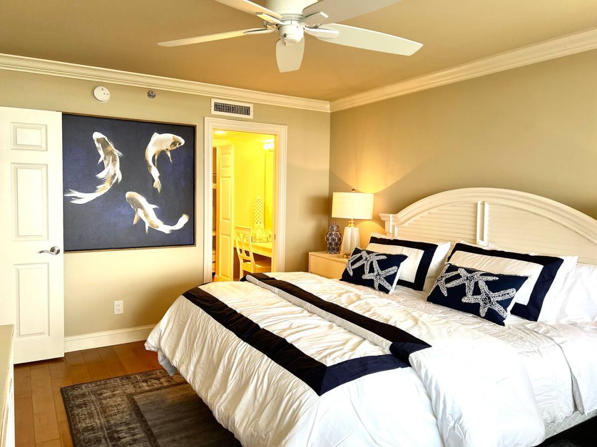 Condo for rent at 5550 Heron Point Dr, Naples, FL 34108