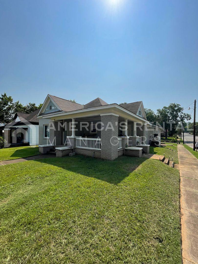 Apartment for rent at 1701 Berkley Ave, Bessemer, AL 35020