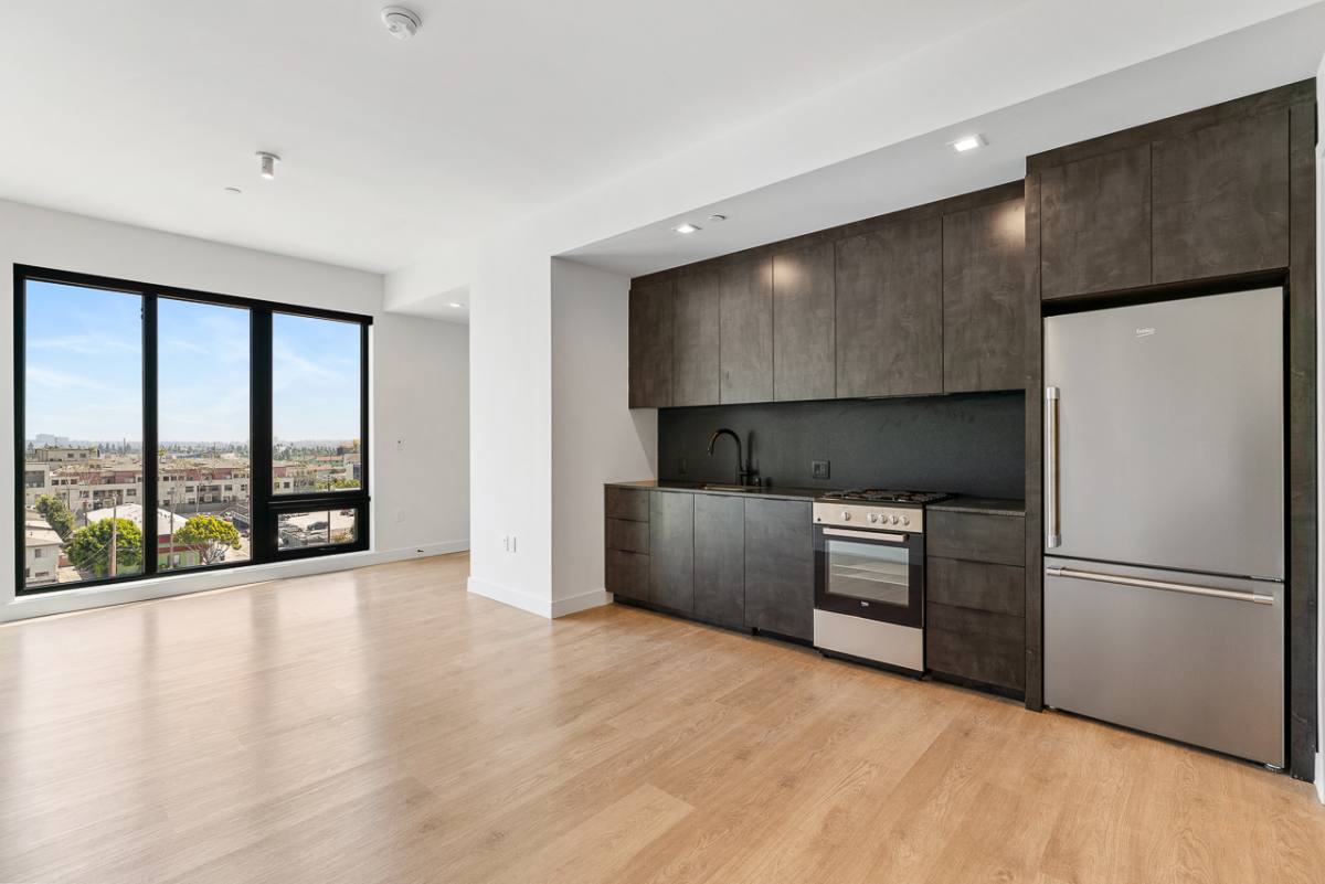 Apartment for rent at 10700 Tabor St #PH5, Los Angeles, CA 90034