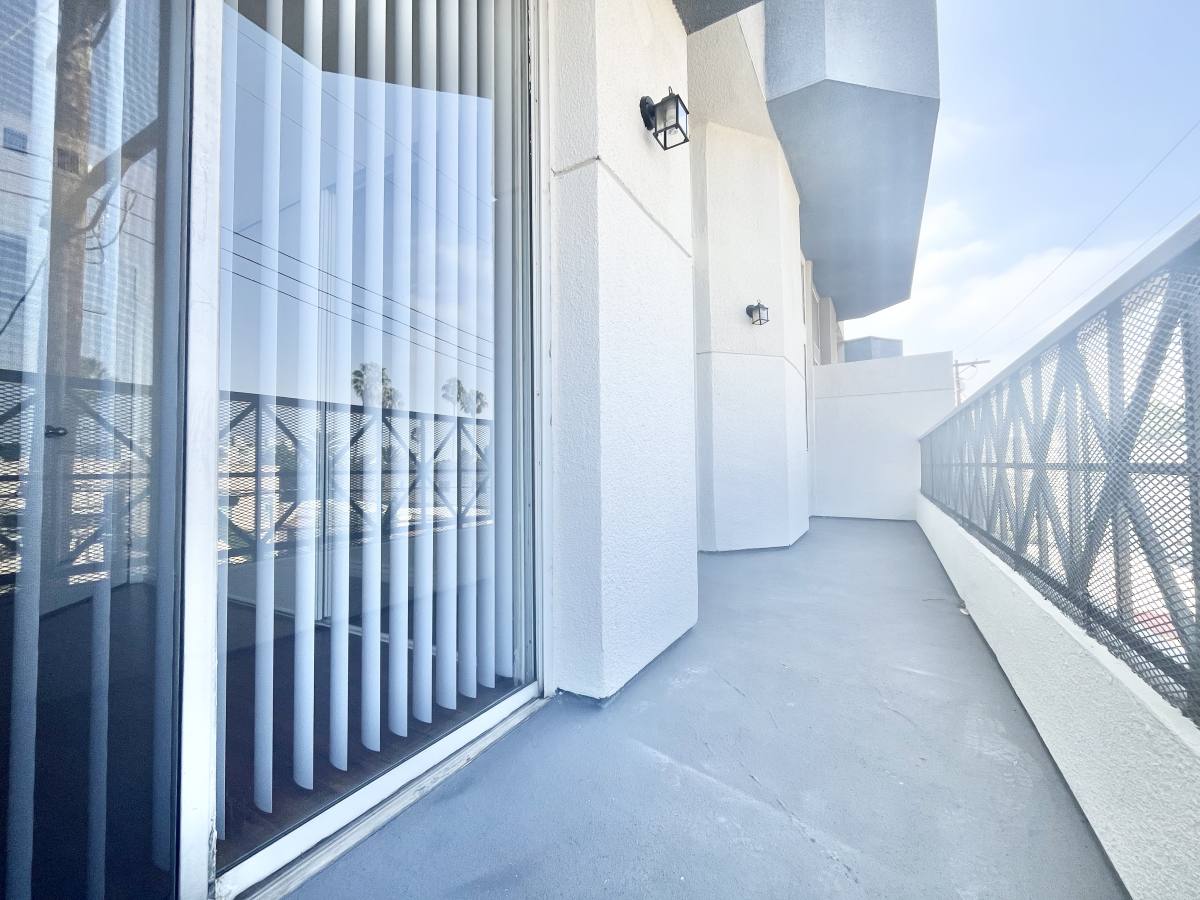 Apartment for rent at 945 N Serrano Ave #102, Los Angeles, CA 90029