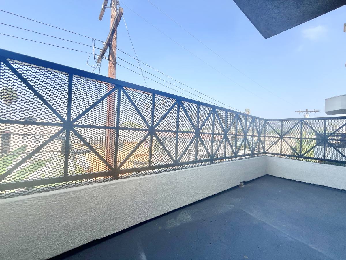 Apartment for rent at 945 N Serrano Ave #102, Los Angeles, CA 90029