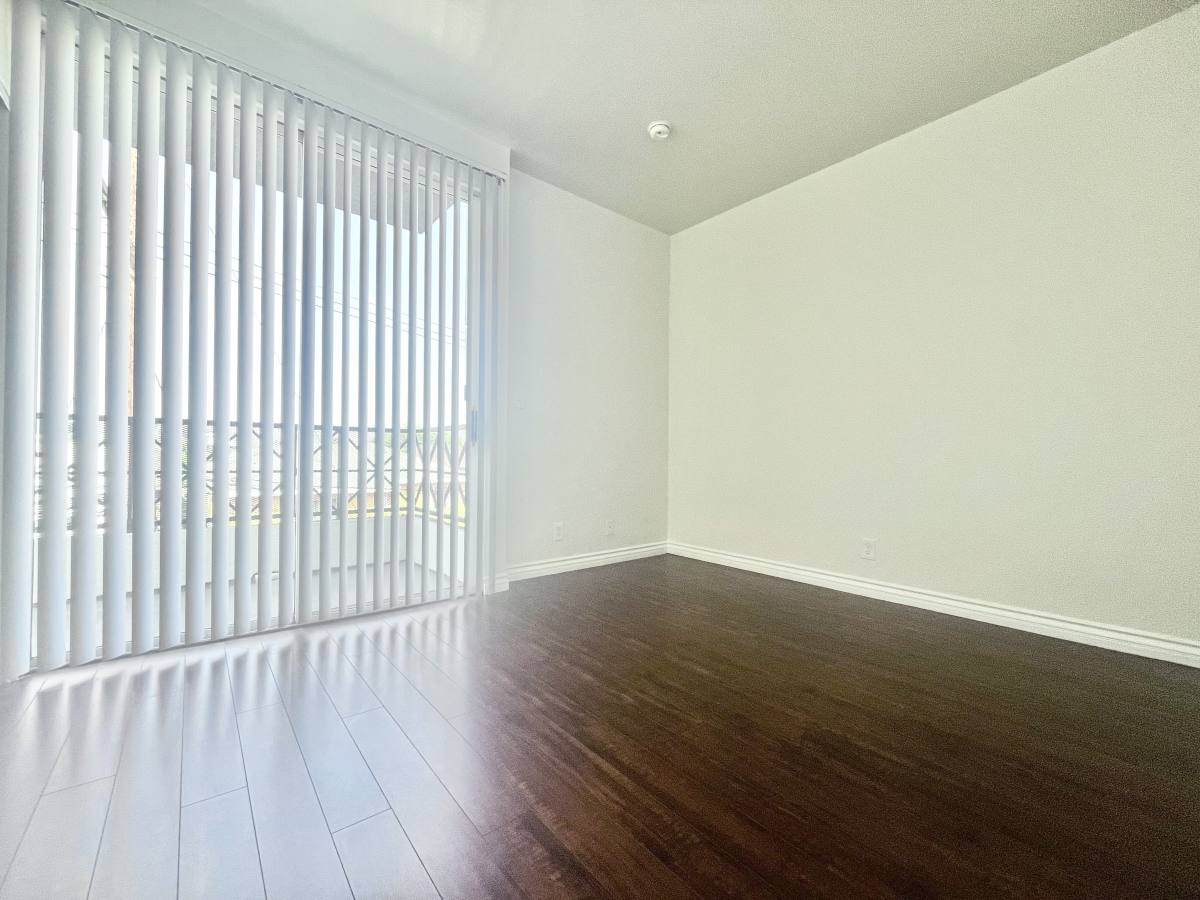 Apartment for rent at 945 N Serrano Ave #102, Los Angeles, CA 90029