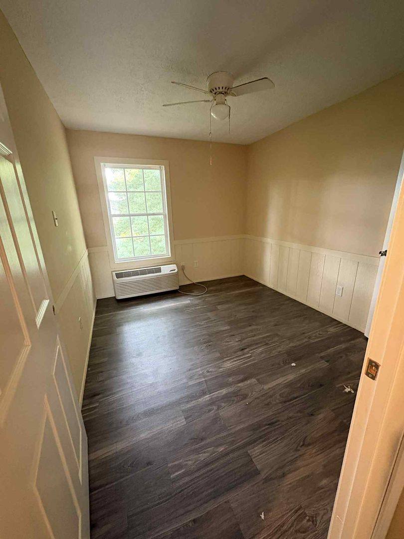 Apartment for rent at 529 E Main St, Glasgow, KY 42141