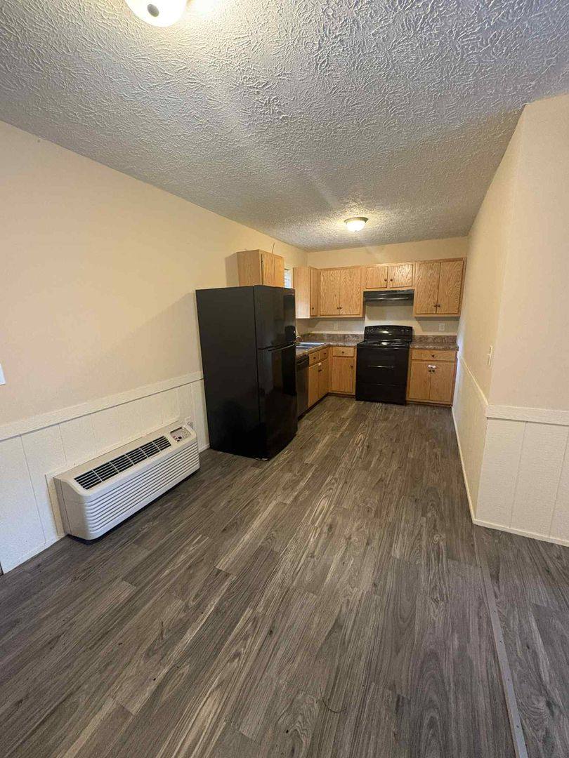 Apartment for rent at 529 E Main St, Glasgow, KY 42141