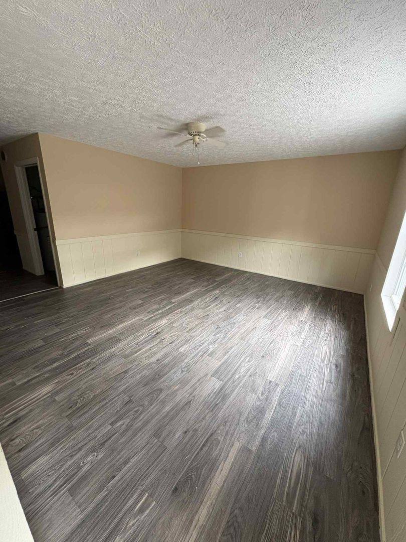Apartment for rent at 529 E Main St, Glasgow, KY 42141