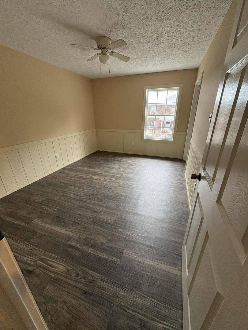 Apartment for rent at 529 E Main St, Glasgow, KY 42141