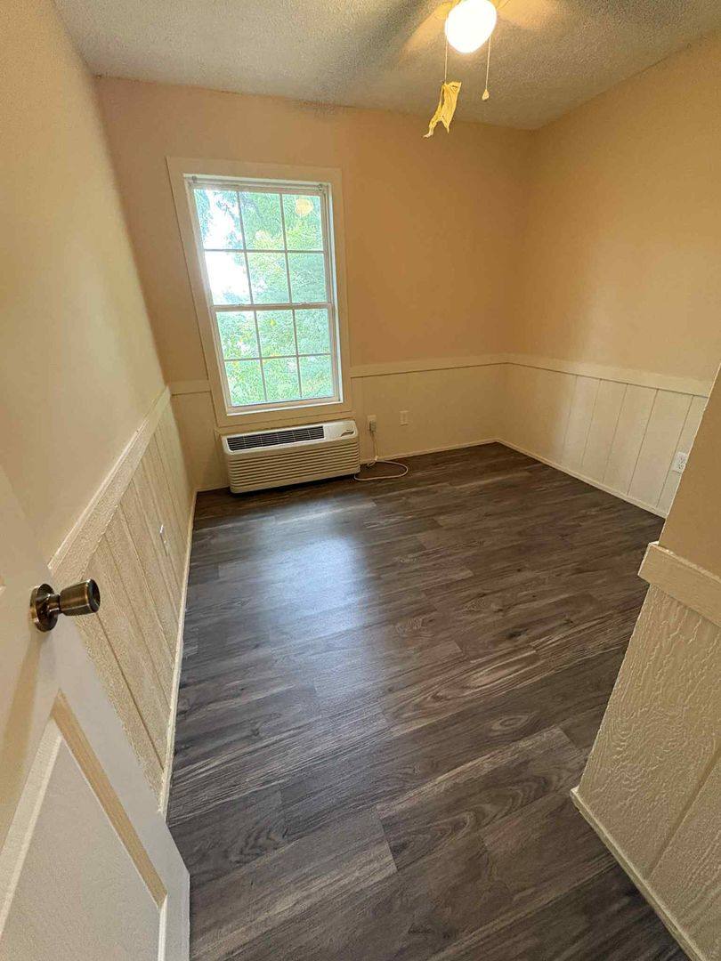Apartment for rent at 529 E Main St, Glasgow, KY 42141