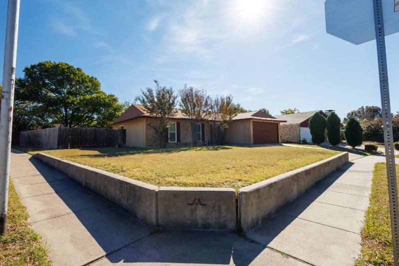 House for rent at 3501 Green Hill Dr, Arlington, TX 76014