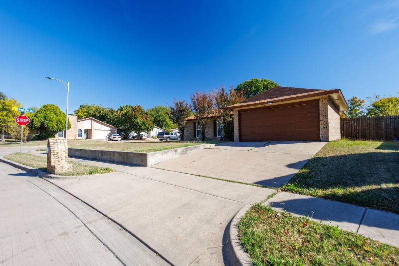 House for rent at 3501 Green Hill Dr, Arlington, TX 76014