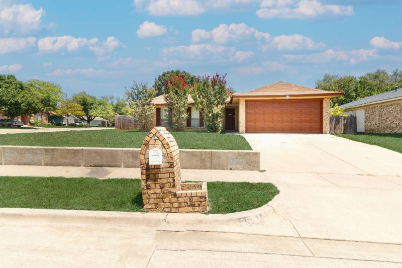 House for rent at 3501 Green Hill Dr, Arlington, TX 76014