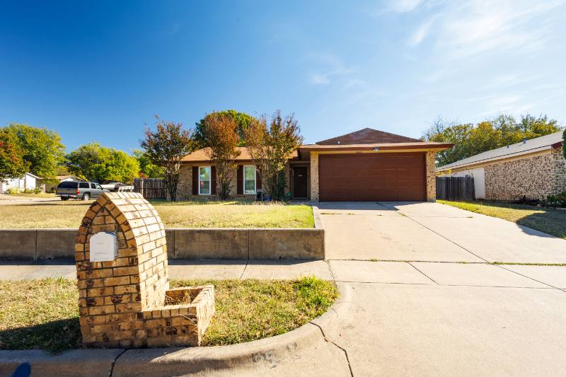 House for rent at 3501 Green Hill Dr, Arlington, TX 76014