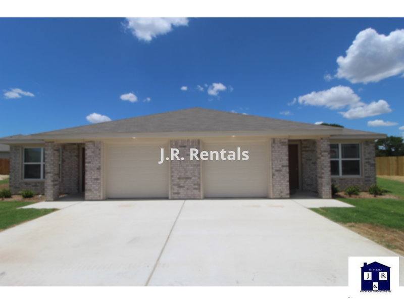 Townhouse for rent at 1705 Montell St #B, Copperas Cove, TX 76522